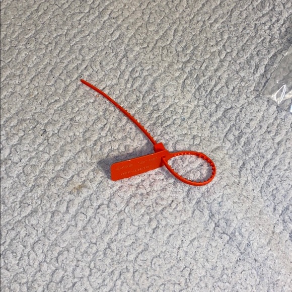 SOLD OFF-WHITE “product bag” & “zip tie” - Picture 5 of 5